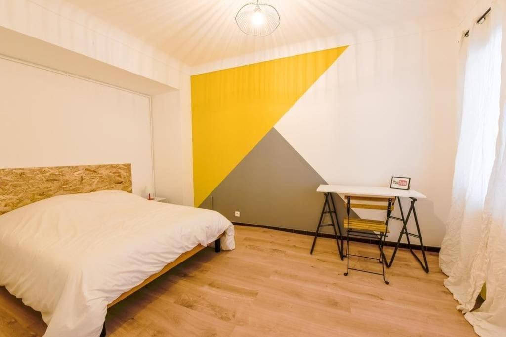 Charmant Logement Plein Pied Au Coeur Du Village 卡斯特尔库里埃尔 外观 照片