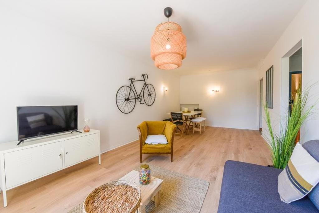 Charmant Logement Plein Pied Au Coeur Du Village 卡斯特尔库里埃尔 外观 照片